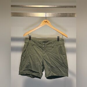 Columbia Omni-shield Green Women's Shorts 🎄